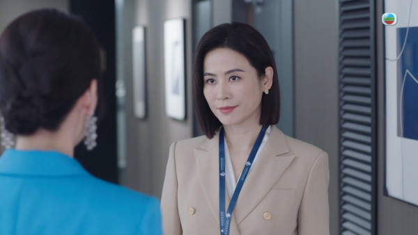 巨塔之后｜陳煒「藍月亮」露腰套裝閃亮出場 51歲美魔女靠1個絕招保持逆齡