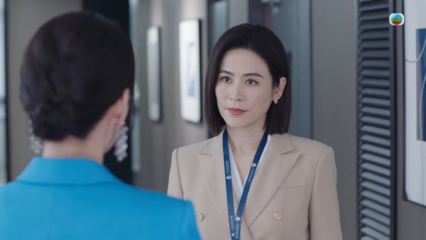 巨塔之后｜陳煒「藍月亮」露腰套裝閃亮出場 51歲美魔女靠1個絕招保持逆齡