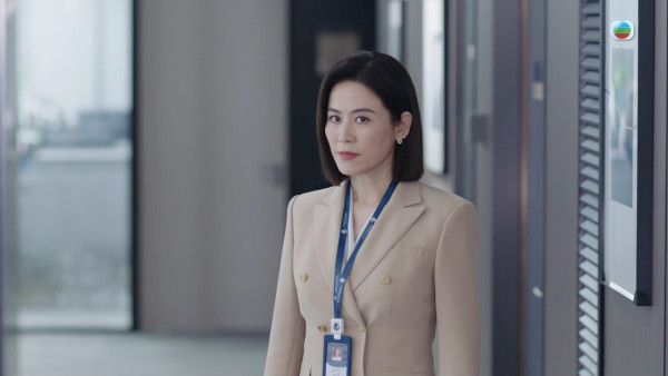 巨塔之后｜陳煒「藍月亮」露腰套裝閃亮出場 51歲美魔女靠1個絕招保持逆齡
