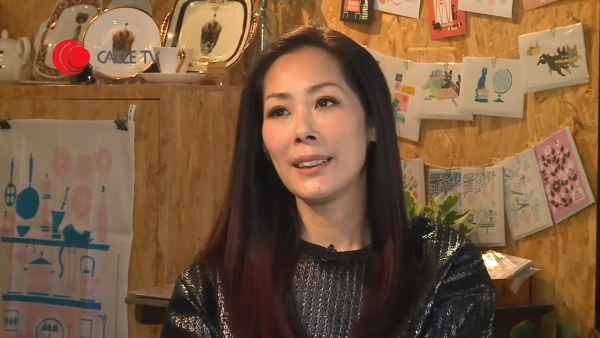 關淑怡未婚懷孕獨自撫養兒子關浚賢 曾傳經手人是曾志偉 後自揭生父為不丹寧波車