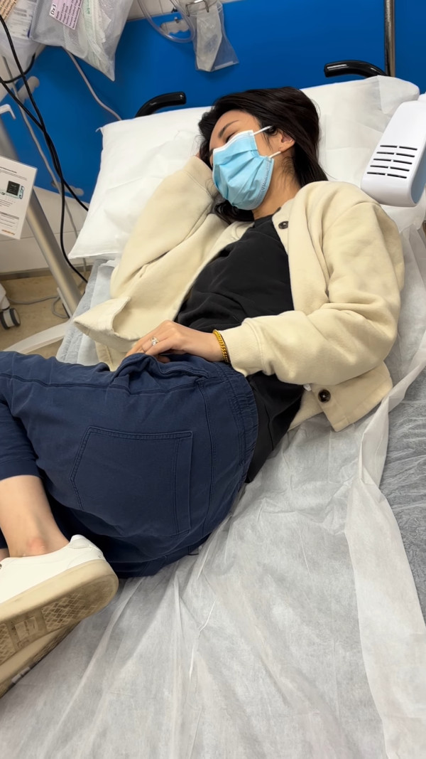 裕美北上過中秋食物中毒急返港入醫院 卧床照曝光獲林作媽媽悉心照顧