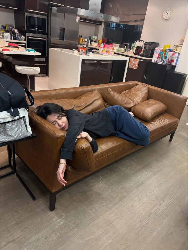 裕美北上過中秋食物中毒急返港入醫院 卧床照曝光獲林作媽媽悉心照顧