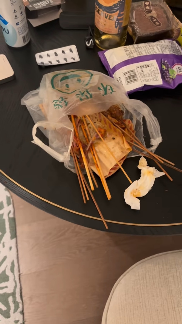 裕美北上過中秋食物中毒急返港入醫院 卧床照曝光獲林作媽媽悉心照顧