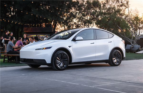 Tesla 粉絲大失所望 Model 3/Y 平價版配置大縮水 逾12功能減配僅平$XXXX？