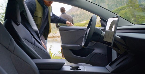 Tesla 粉絲大失所望 Model 3/Y 平價版配置大縮水 逾12功能減配僅平$XXXX？