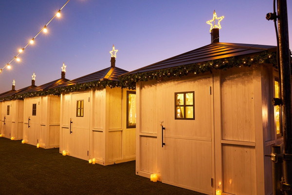 東京橫濱紅磚倉庫聖誕市集2025|11月21日開催!星空燈飾屋頂/12米高聖誕樹勁浪漫