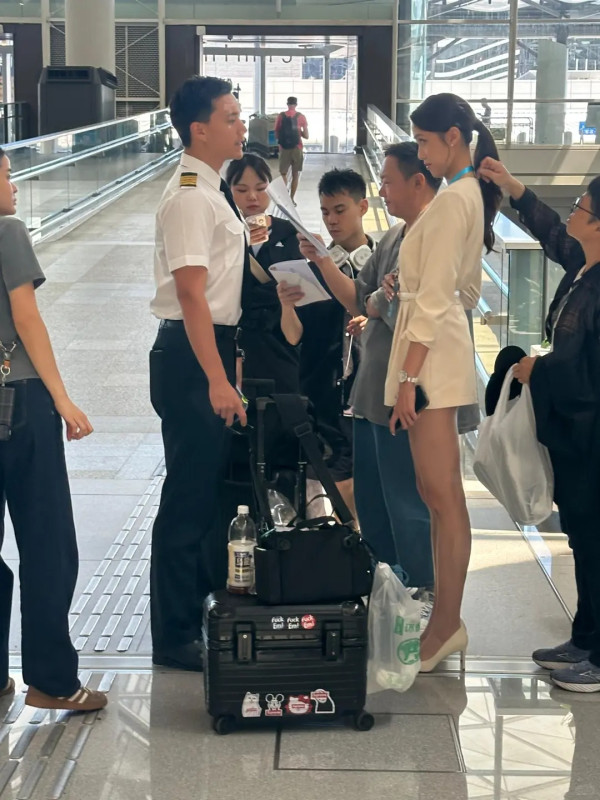劉穎鏇機場生圖比上鏡更震撼！44吋半長腿比例驚人！網民親證：真人高瘦美