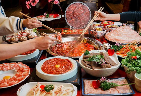 內地32歲男國慶打完邊爐食燒烤 突然腹痛不止 送院抽出「牛奶血」險死 