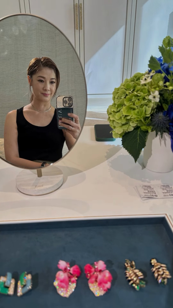 前港姐冠軍罕揭富貴家庭背景爸爸經營鑽石廠 嫁入豪門升呢闊太尊享VIP級非凡待遇