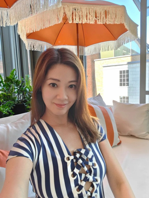 前港姐冠軍罕揭富貴家庭背景爸爸經營鑽石廠 嫁入豪門升呢闊太尊享VIP級非凡待遇
