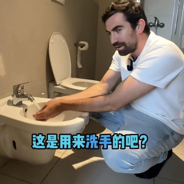 酒店廁所為何有2個「馬桶」？內行人拆解「雙馬桶」之謎背後原因貼心 