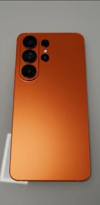 Samsung Galaxy S26 Ultra 模型流出 「快活橙」新色向 Apple 致敬