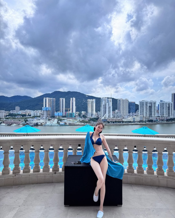 莊思敏婚禮現場相片曝光超Deep V搏到盡 16字回應老公高級督察身份