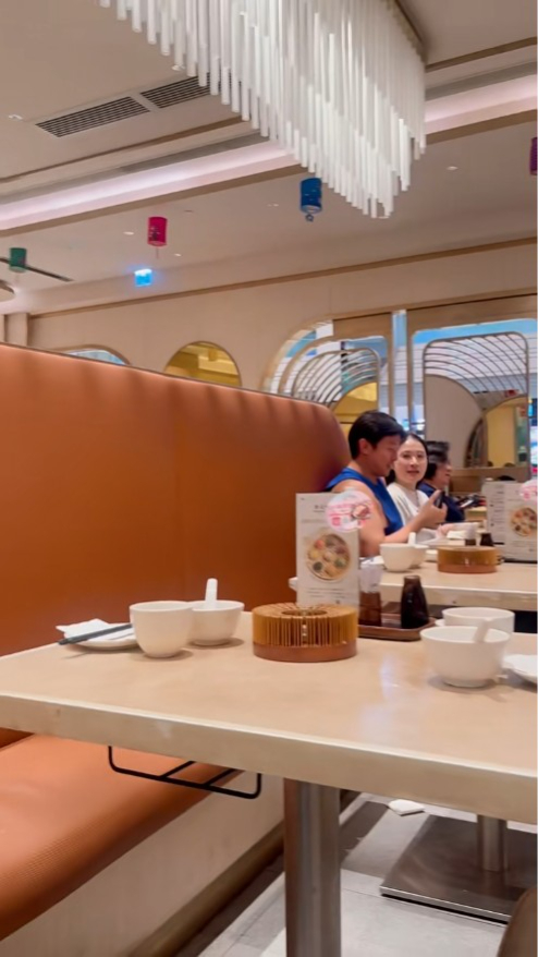 周嘉洛疑似細妹容貌激罕有曝光 樣貌相似度極高惹驚呼「女版金城安」