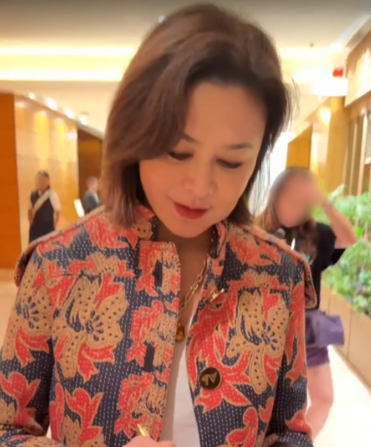 63歲關之琳生圖流出曝光零修飾容貌！一舉動極親民獲激讚︰沒有明星架子