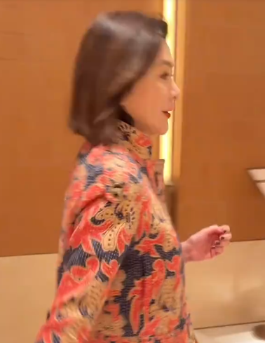 63歲關之琳生圖流出曝光零修飾容貌！一舉動極親民獲激讚︰沒有明星架子