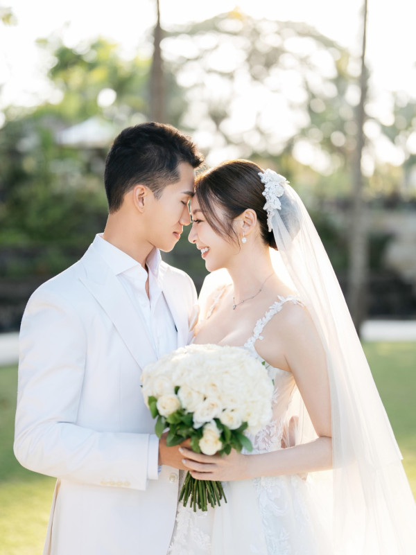 莊思敏婚禮現場相片曝光超Deep V搏到盡 16字回應老公高級督察身份