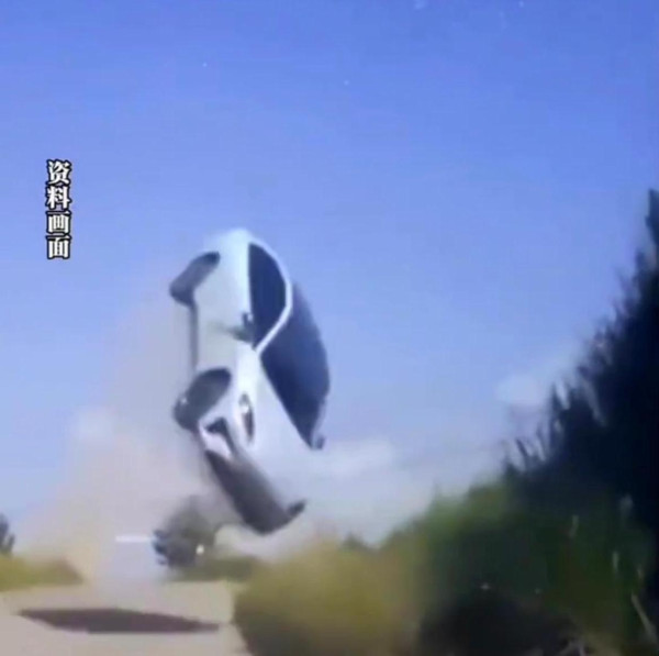 瘋傳影片 電動車出事飛起逾4米高 網民：《狂野時速》中國版【有片】