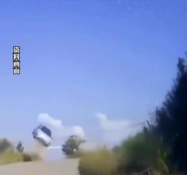 瘋傳影片 電動車出事飛起逾4米高 網民：《狂野時速》中國版【有片】