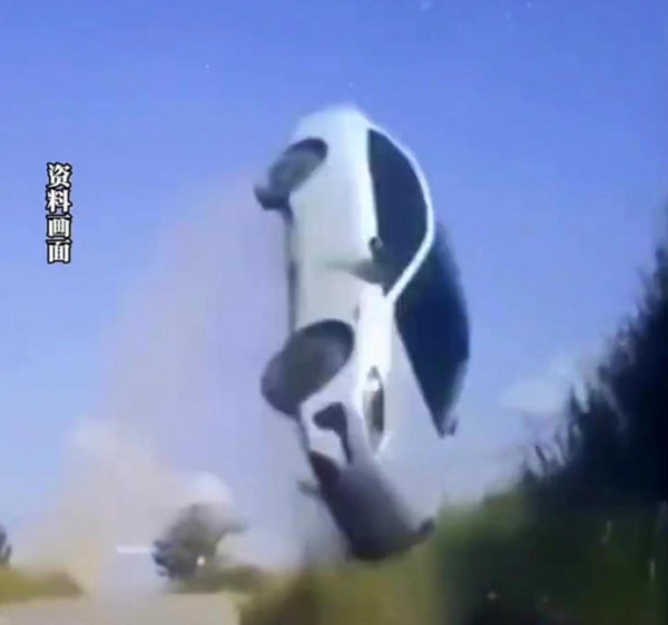 瘋傳影片 電動車出事飛起逾4米高 網民：《狂野時速》中國版【有片】