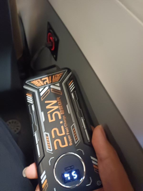 網傳九巴默默拆除充電裝置 網民直言：叉到懷疑人生 撐拆卸裝置防旅客做1事？