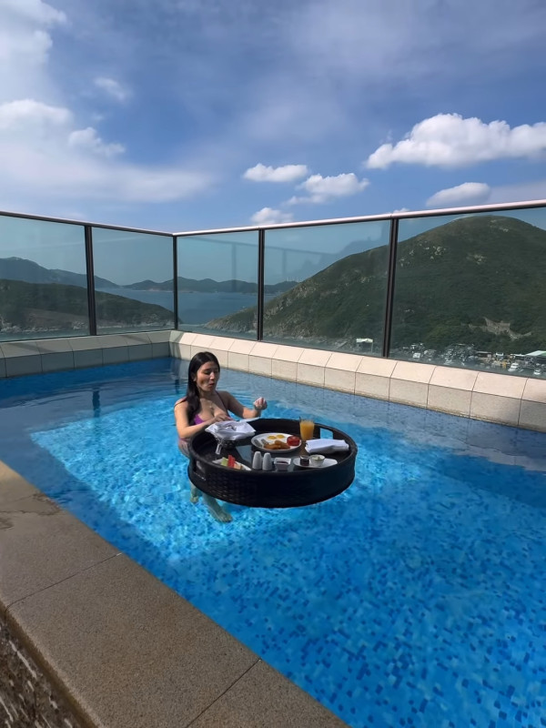 林芊妤Coffee貼比堅尼泳衣照晒巨肚 懷孕近9個月豐滿上圍再升級效果極澎湃
