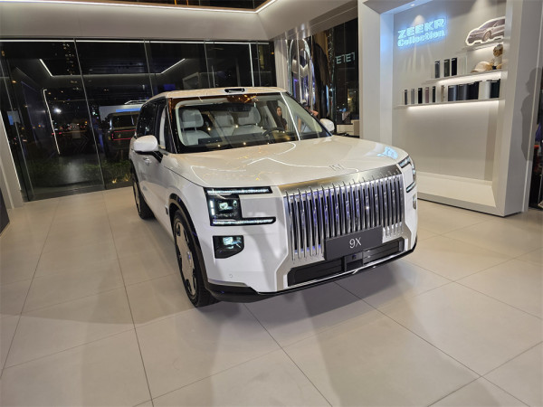 Zeekr 為楊千嬅製專屬座駕 超豪 SUV 9X 同場亮相