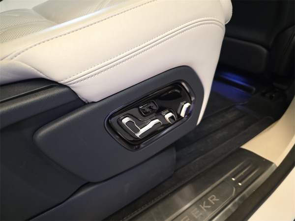 Zeekr 為楊千嬅製專屬座駕 超豪 SUV 9X 同場亮相