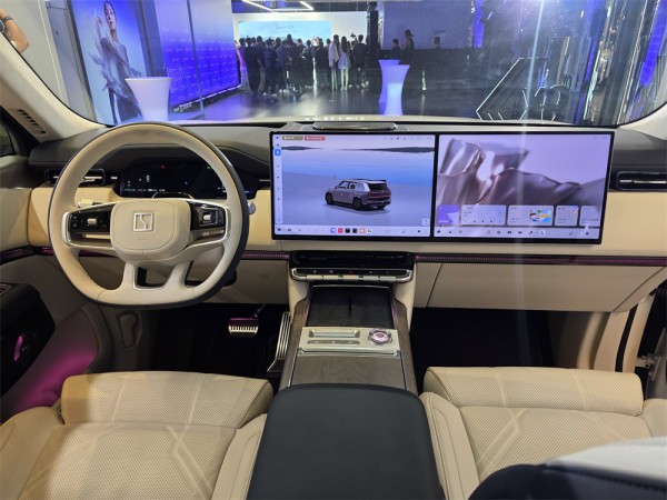 Zeekr 為楊千嬅製專屬座駕 超豪 SUV 9X 同場亮相