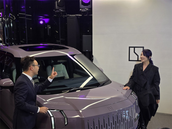 Zeekr 為楊千嬅製專屬座駕 超豪 SUV 9X 同場亮相