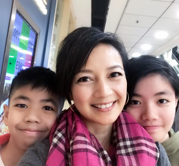 前港姐冠軍淡出娛樂圈後殘爆近照流出!驚現老態皺紋嚇壞網民︰對眼咩事?