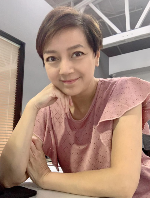 前港姐冠軍淡出娛樂圈後殘爆近照流出!驚現老態皺紋嚇壞網民︰對眼咩事?