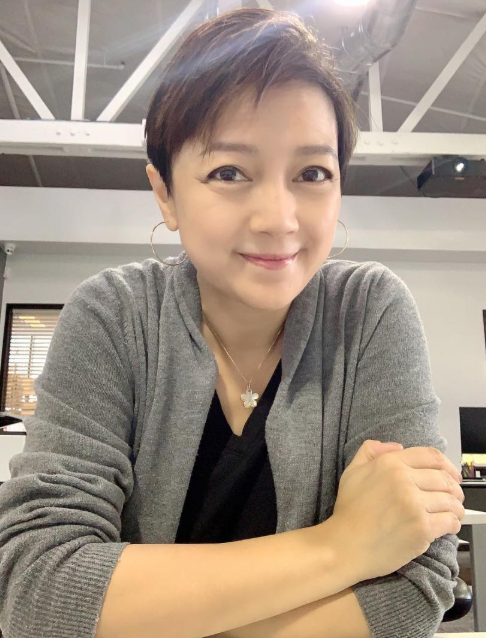 前港姐冠軍淡出娛樂圈後殘爆近照流出!驚現老態皺紋嚇壞網民︰對眼咩事?