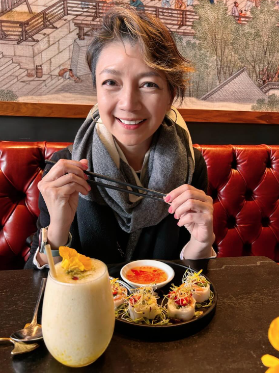 前港姐冠軍淡出娛樂圈後殘爆近照流出!驚現老態皺紋嚇壞網民︰對眼咩事?