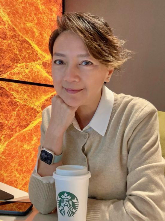 前港姐冠軍淡出娛樂圈後殘爆近照流出!驚現老態皺紋嚇壞網民︰對眼咩事?