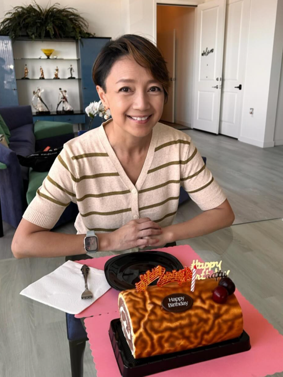 前港姐冠軍淡出娛樂圈後殘爆近照流出!驚現老態皺紋嚇壞網民︰對眼咩事?