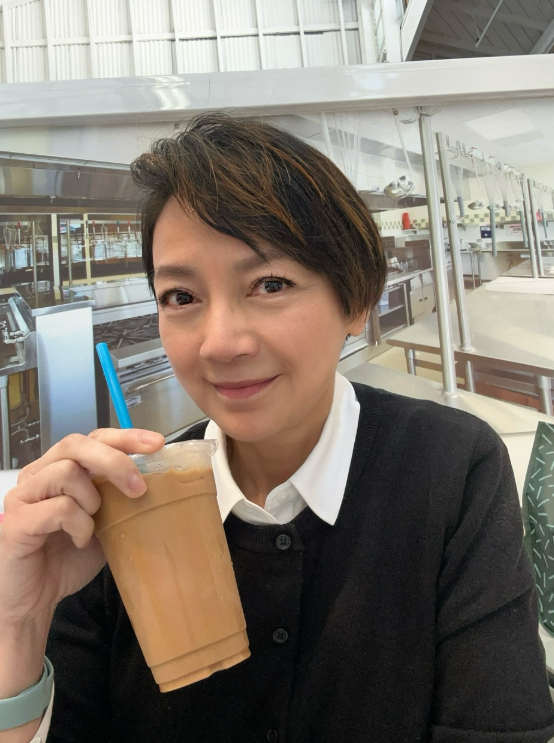 前港姐冠軍淡出娛樂圈後殘爆近照流出!驚現老態皺紋嚇壞網民︰對眼咩事?