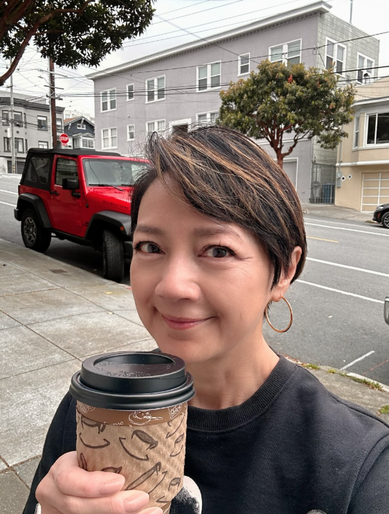 前港姐冠軍淡出娛樂圈後殘爆近照流出!驚現老態皺紋嚇壞網民︰對眼咩事?