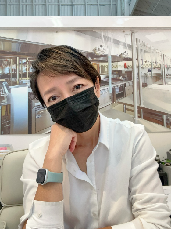 前港姐冠軍淡出娛樂圈後殘爆近照流出!驚現老態皺紋嚇壞網民︰對眼咩事?