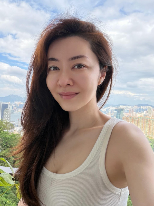 44歲熊黛林生日素顏照暴露真實歲月痕跡 郭可盈大家姐罕有露面感情好！