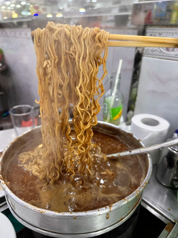 九龍城方榮記$38沙嗲牛肉獲力捧！網民：午餐堅抵食／平靚正即炒粉麵飯