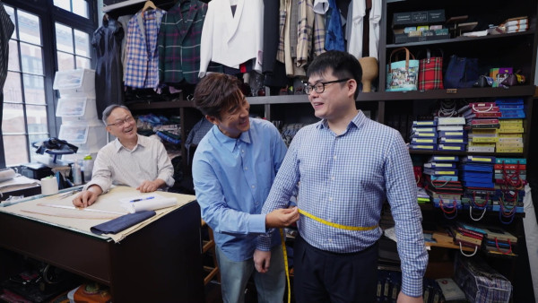 狄龍年輕時裁縫型英帥工作照曝光 兒子譚俊彥體驗父親昔日裁縫學師生涯