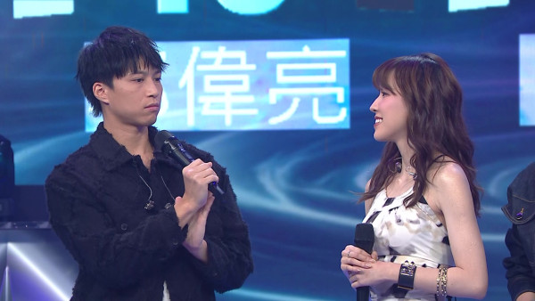 聲秀｜甄敏芳露背長裙女神降臨迷倒吳業坤 被指特選靚女搭檔隔空擁抱表現怕醜