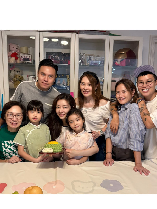 44歲熊黛林生日素顏照暴露真實歲月痕跡 郭可盈大家姐罕有露面感情好！