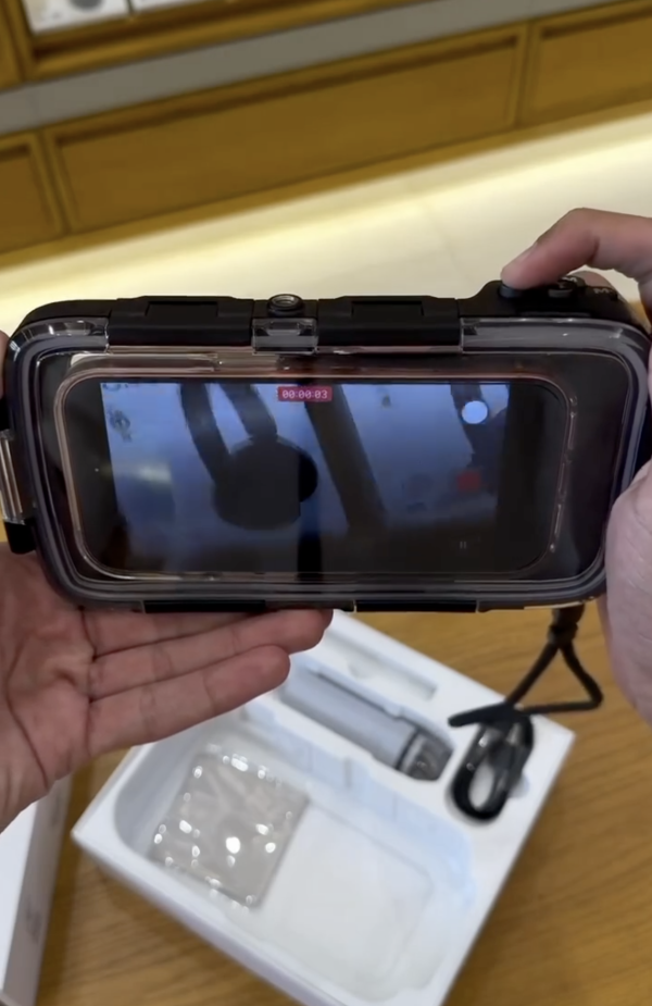 潛水攝影恩物？iPhone潛水殼聲稱媲美GoPro 網民：用 XX 仲好！1蚊搞掂