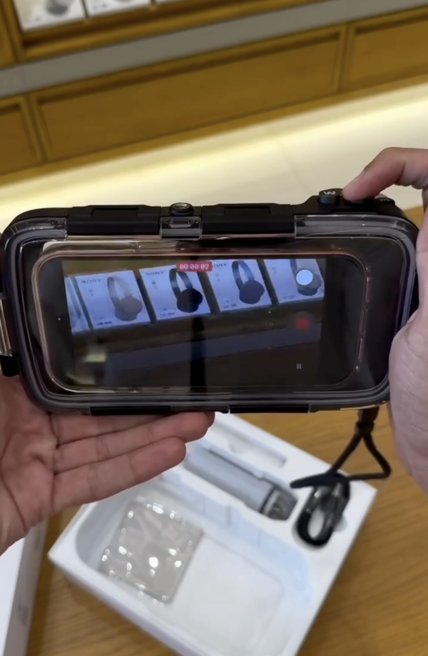 潛水攝影恩物？iPhone潛水殼聲稱媲美GoPro 網民：用 XX 仲好！1蚊搞掂