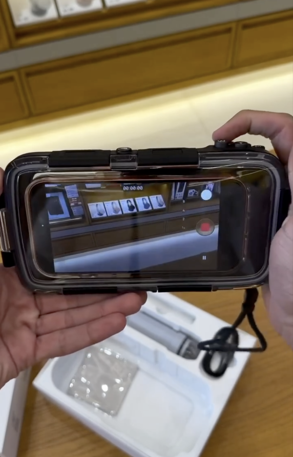 潛水攝影恩物？iPhone潛水殼聲稱媲美GoPro 網民：用 XX 仲好！1蚊搞掂