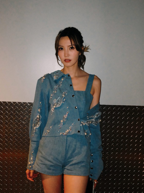 吳若希罕晒性感水着泳衣照慶結婚8周年 紀念日老公竟然無影靠一招自救！