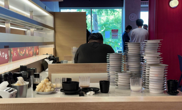 顧客狂點壽司堆醋飯山，爭鮮集團旗下品牌 「MAGiC TOUCH」店員鐵腕反擊（截圖︰Threads）