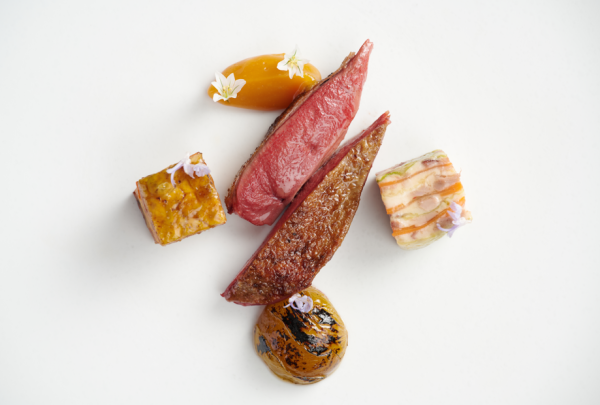 港島香格里拉限定四手聯乘8道菜  蟹肉卷／牛肉他他／魚子醬油甘魚